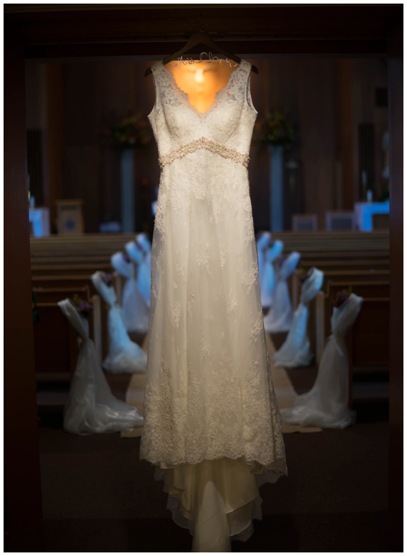 dress in the church_wedding