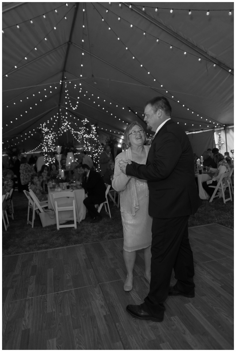 groom and mom dance (1 of 1)_wedding